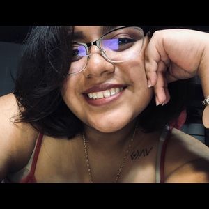 Meet your Posher, Yenifer